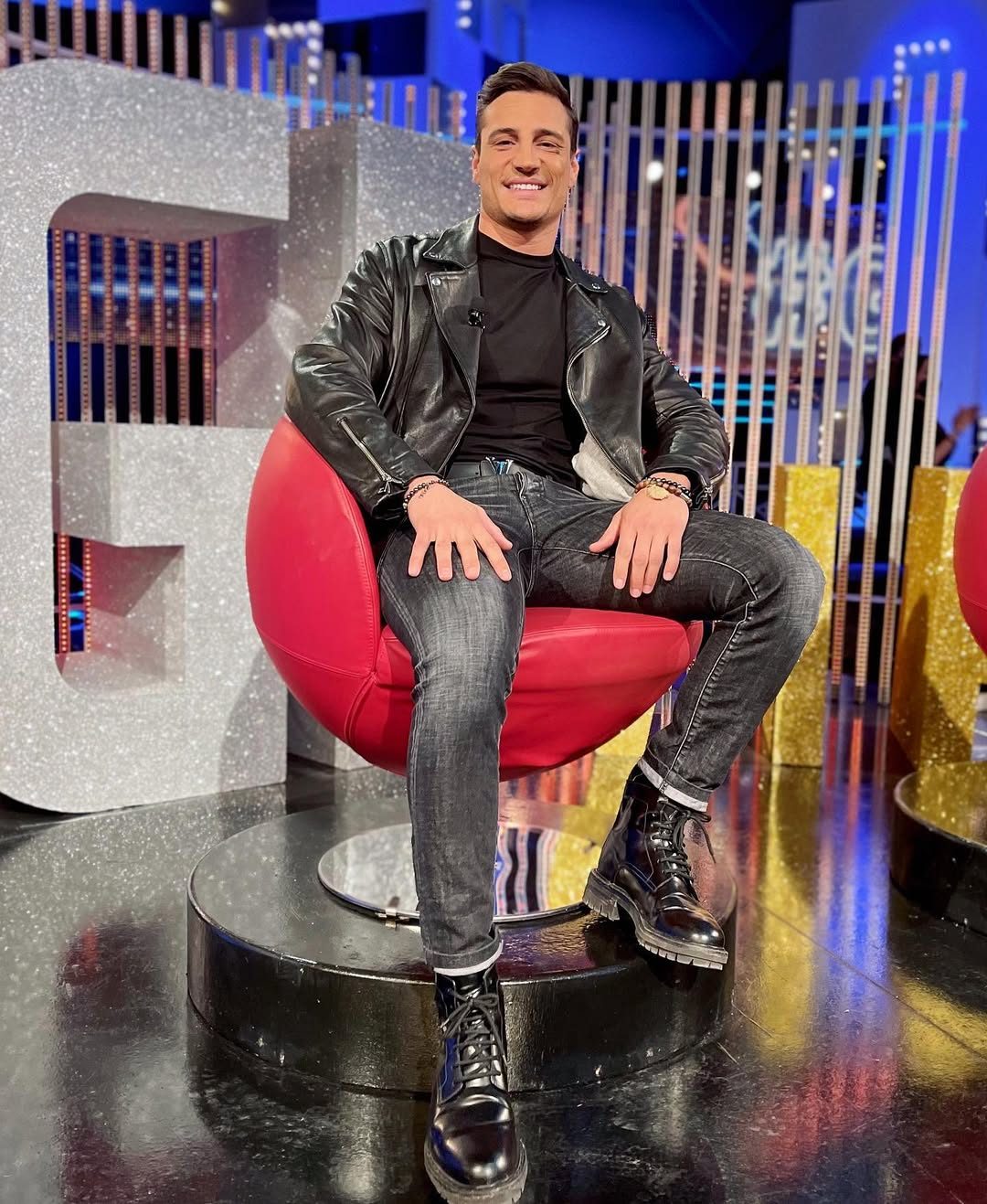 Gianluca Costantino nello studio del Gf Vip