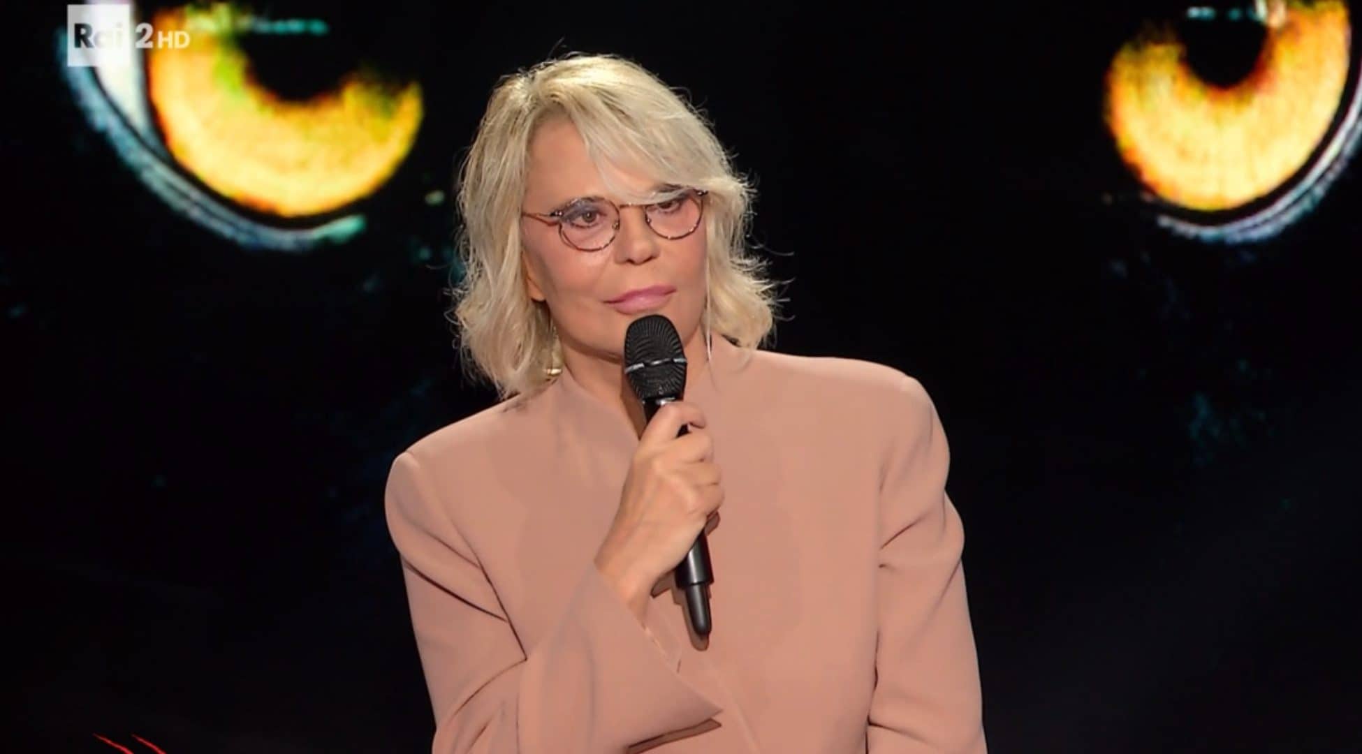 Le lacrime di Maria De Filippi a Belve: “Vorrei riportare in vita Maurizio Costanzo per chiedergli se ha sofferto”