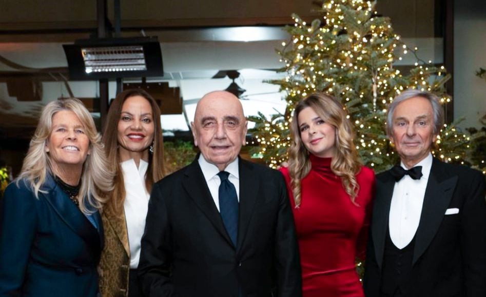 Uno scatto dalla festa del diciottesimo compleanno della figlia di Sharon Gusberti. Al centro: Adriano Galliani.