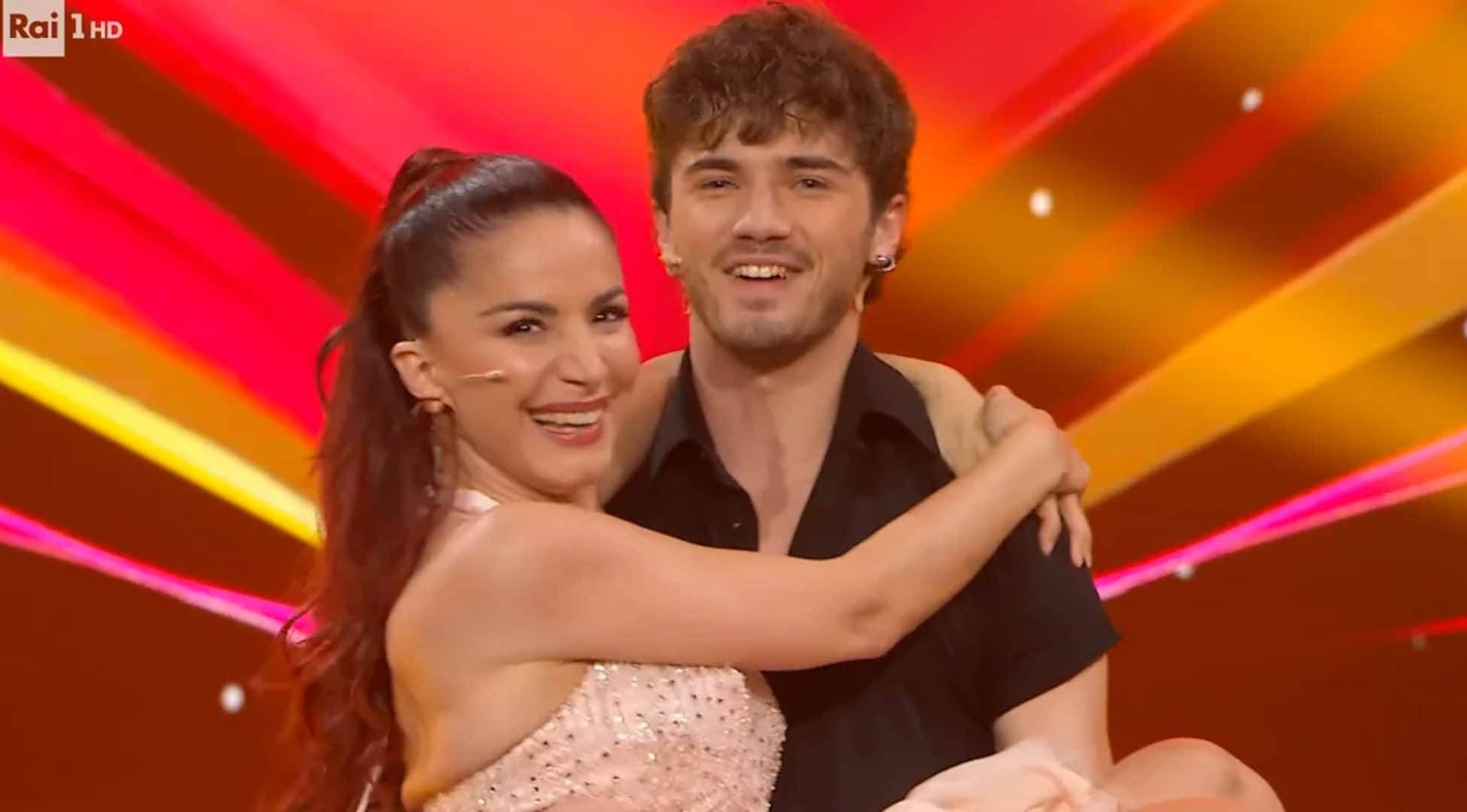 Ascolti tv 20 dicembre, chi ha vinto tra la finale di Ballando e il Volo: la sfida tra Affari Tuoi e La Ruota