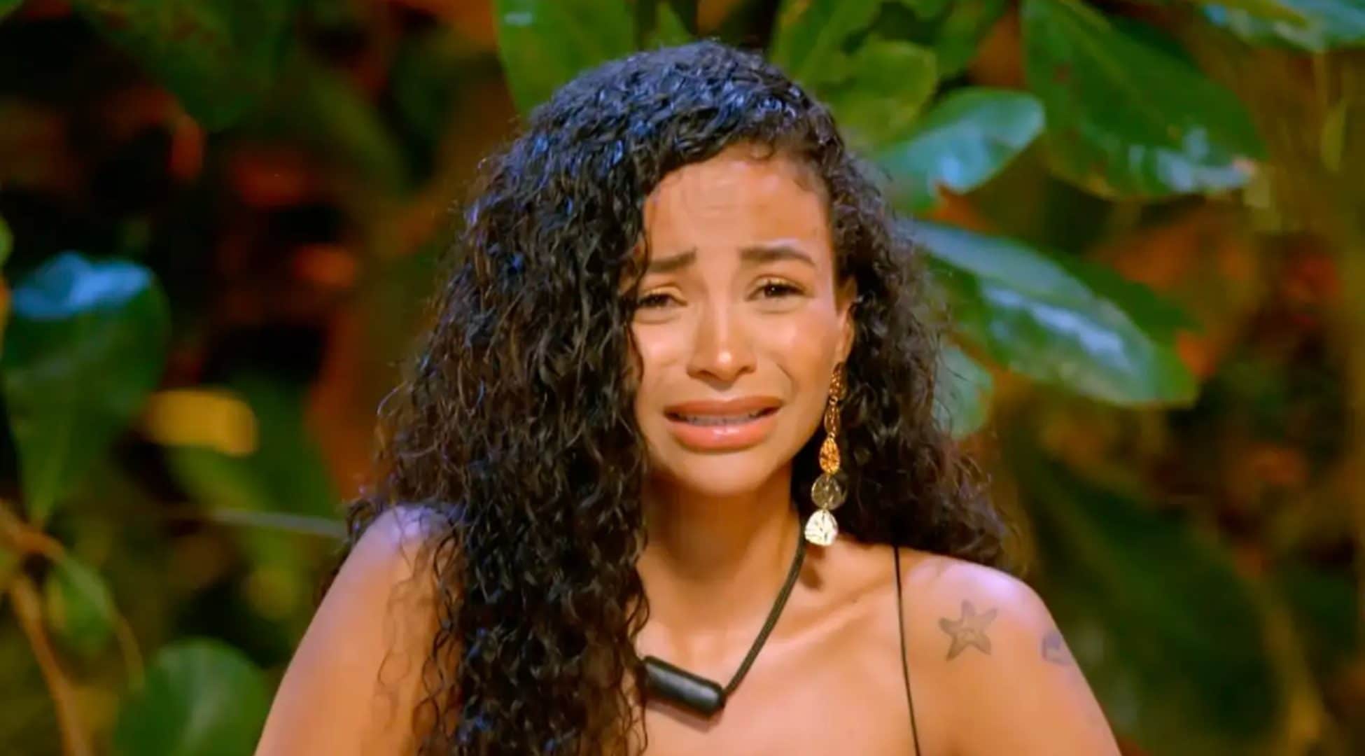 A Temptation Island Spagna una fidanzata nasconde di essere incinta, la trasmissione lo scopre e la espelle