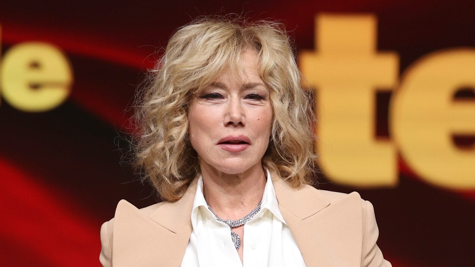 Nancy Brilli eliminata da Ballando con le stelle lancia accuse: "Figli e figliastri, trattata come carne da macello"