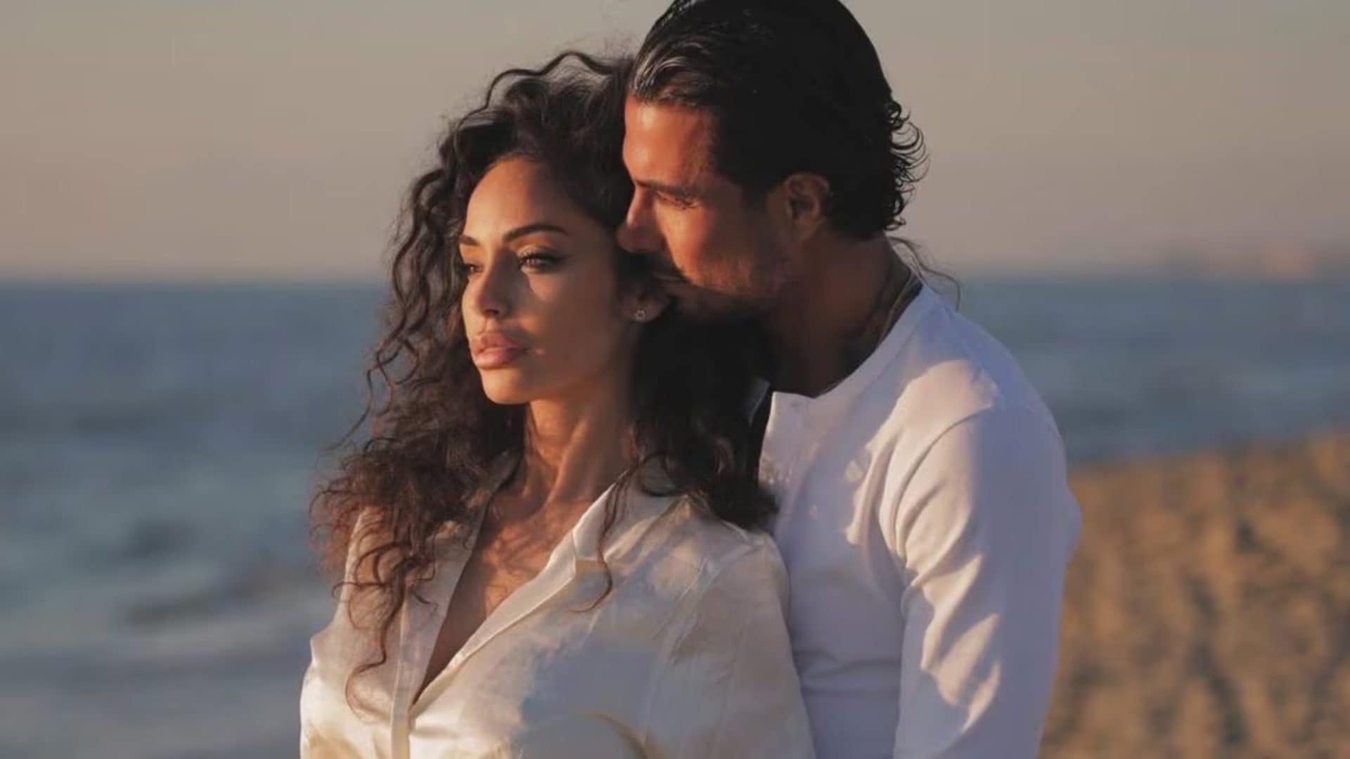 Raffaella Fico ha perso il figlio che aspettava, Armando Izzo: "Immenso dolore, ci ha lasciato troppo presto"