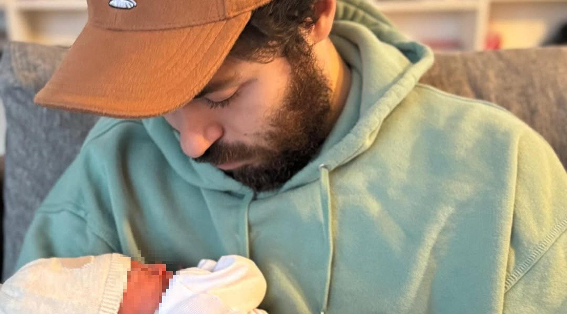 Riccardo Zanotti dei Pinguini Tattici Nucleari è diventato papà, l’annuncio su Instagram