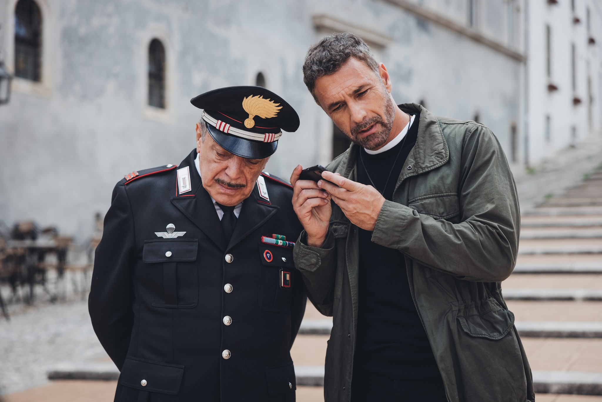 Nino Frassica e Raoul Bova in Don Matteo 15