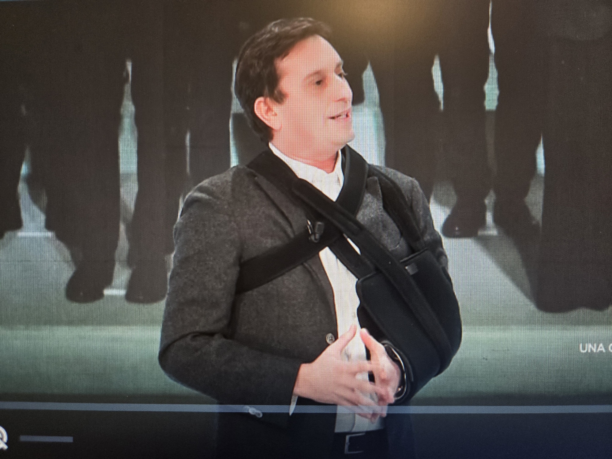 Perché David Parenzo conduce L'Aria che Tira con un tutore: "La prima lezione dell'anno è non essere troppo bischeri"