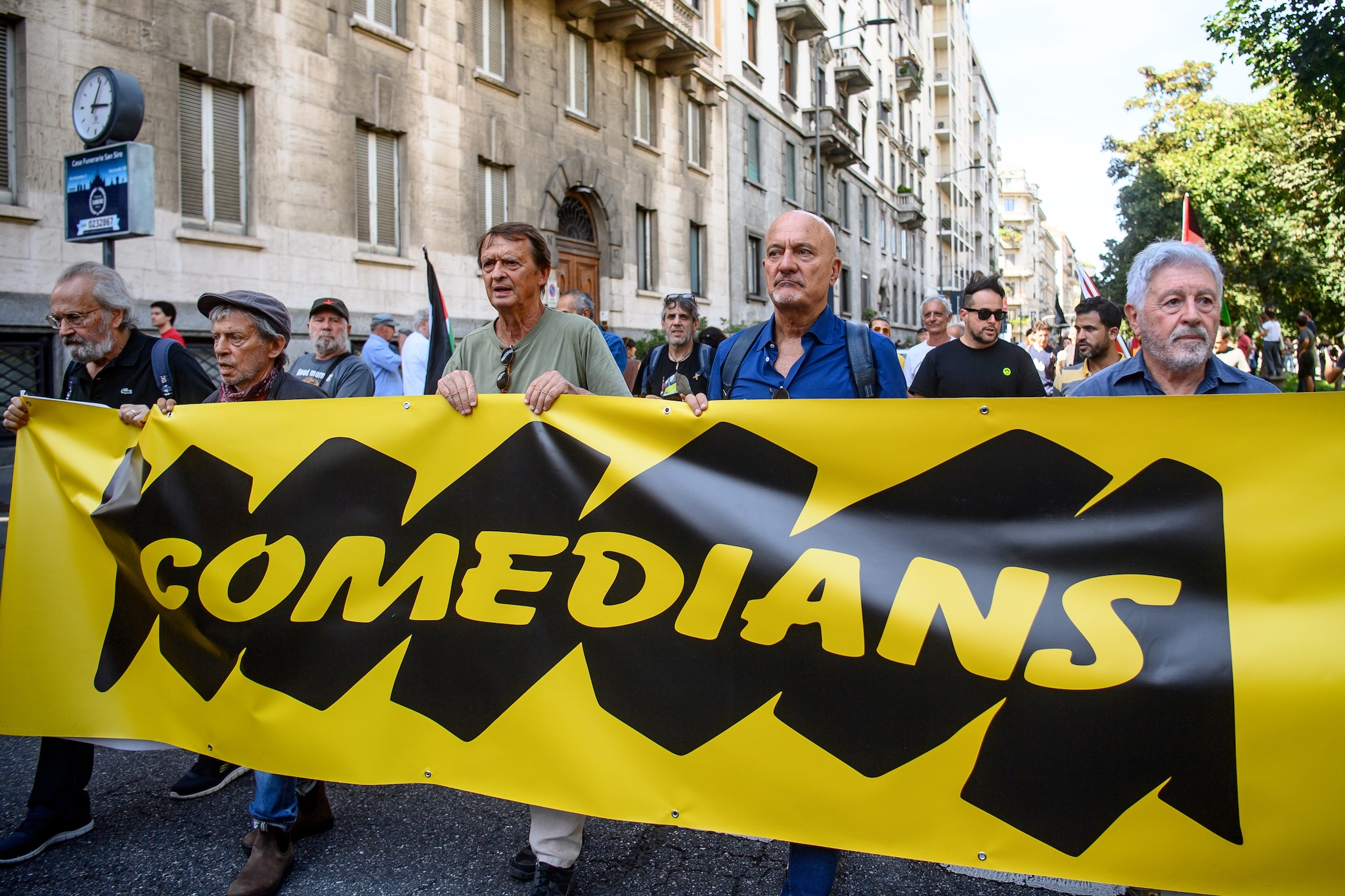 Paolo Rossi, Claudio Bisio e Antonio Catania al Corteo contro lo sgombero del Leoncavallo