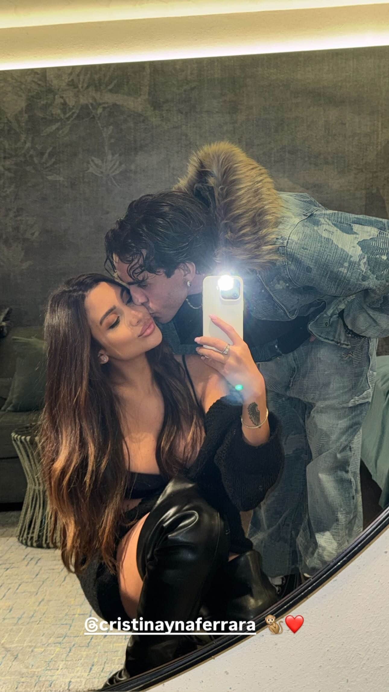 La foto postata da Aka7even e Cristina su Instagram