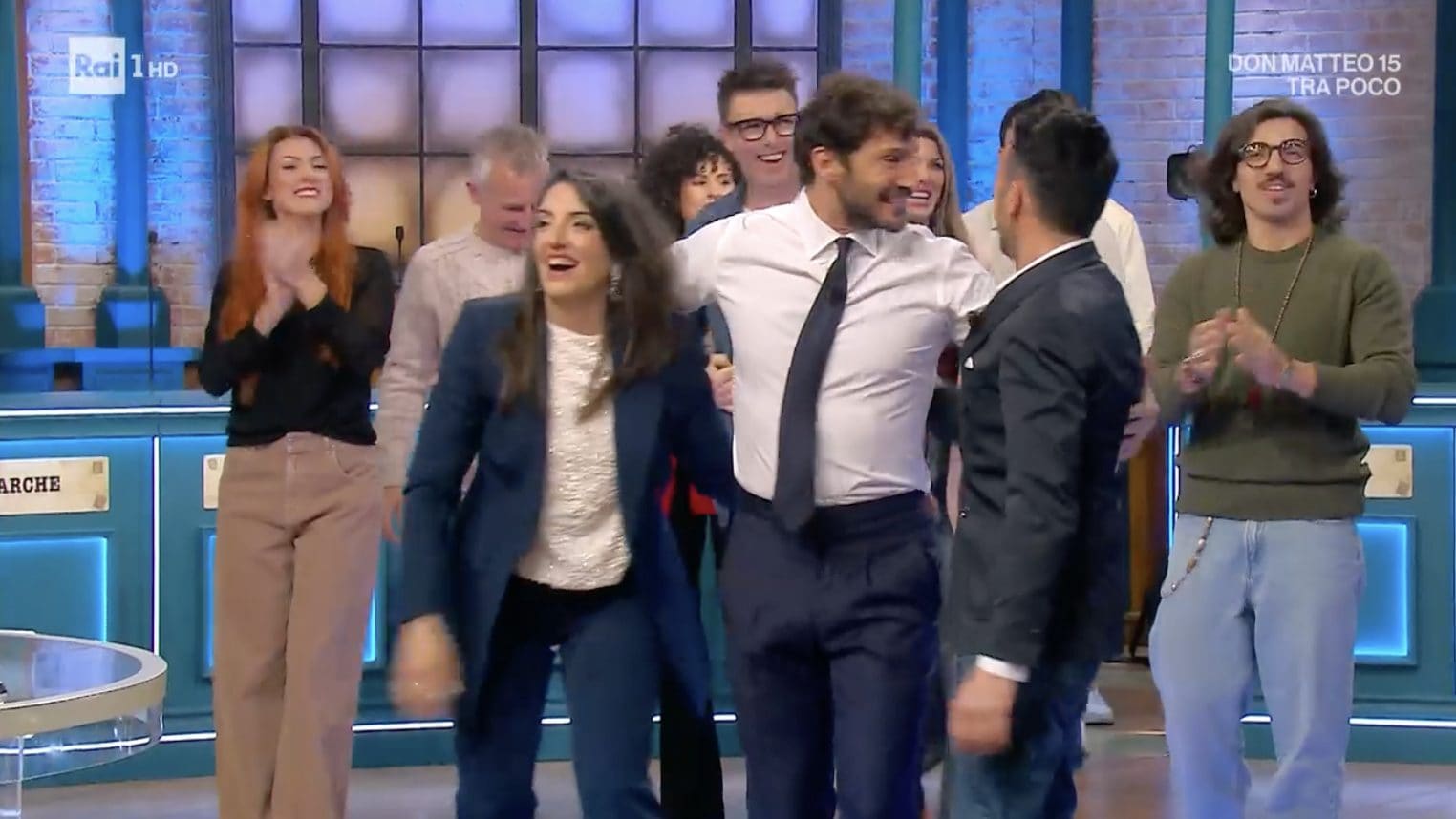 Miriam, Francesco e Stefano De Martino ballano al centro dello studio