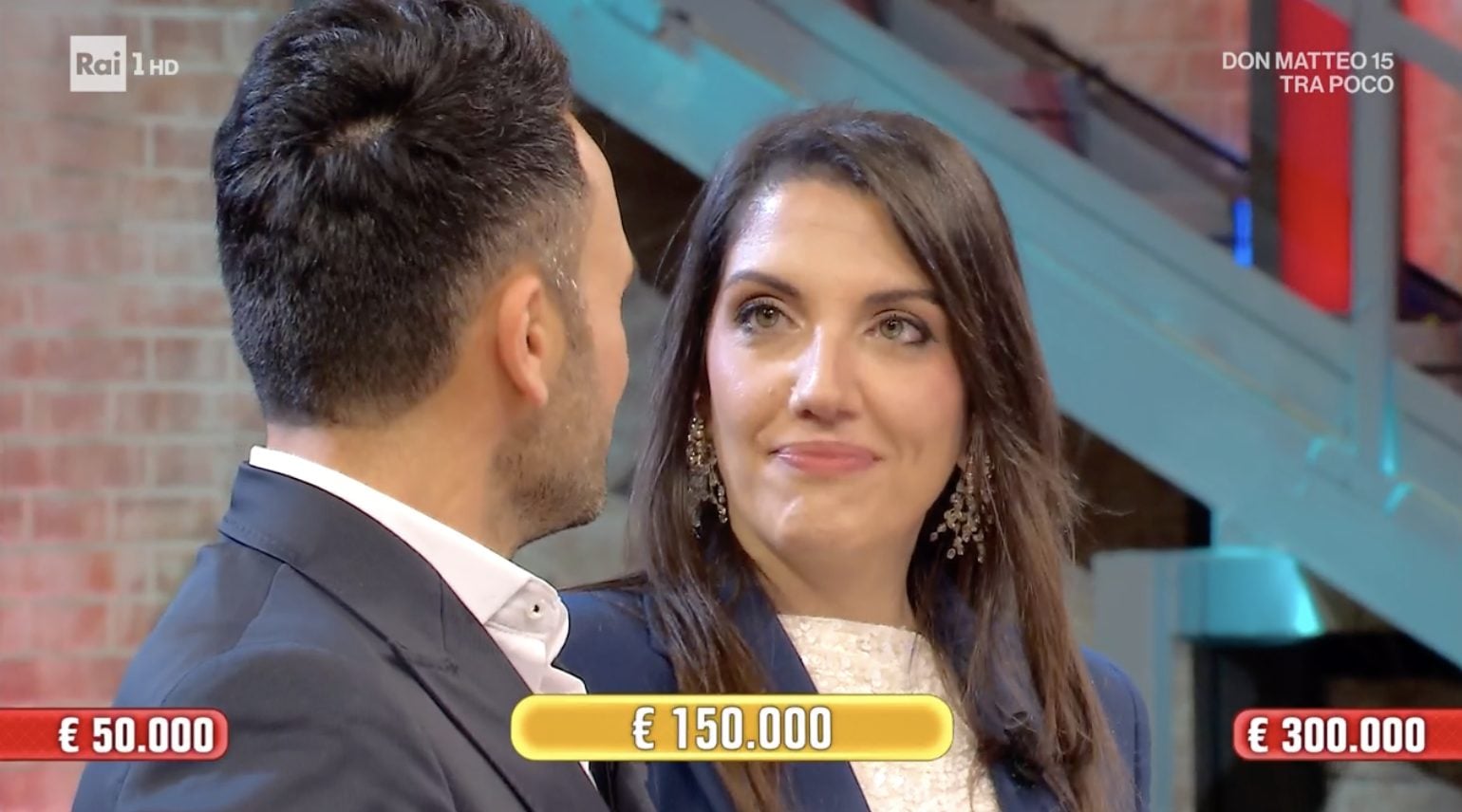 Ad Affari Tuoi, Miriam non rischia e accetta 150mila euro: "Sono del Sud, per sposarmi servono tanti soldi"