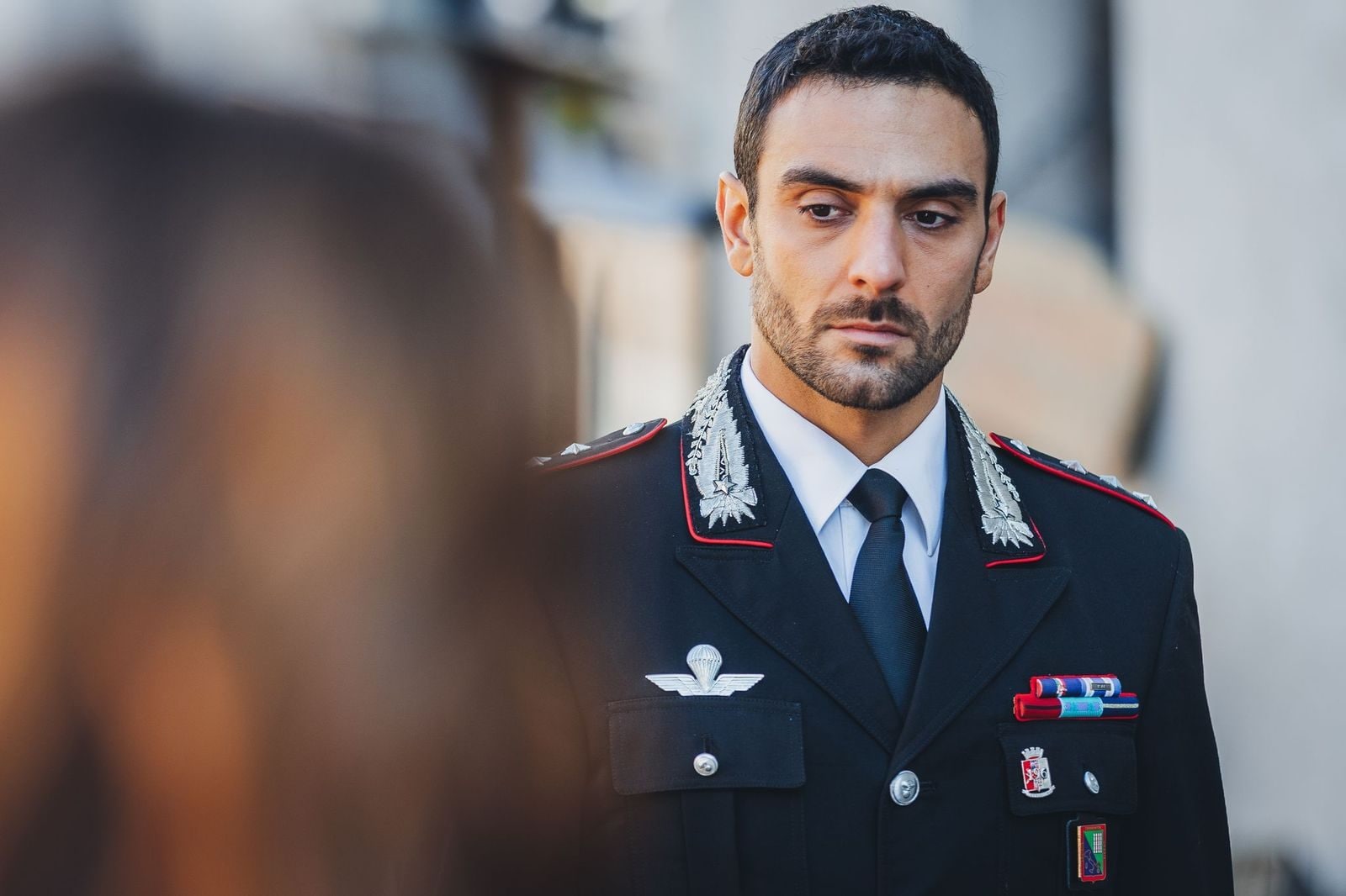 Don Matteo 15, anticipazioni seconda puntata del 15 gennaio: il Capitano in allerta per un vecchio amico di Giulia