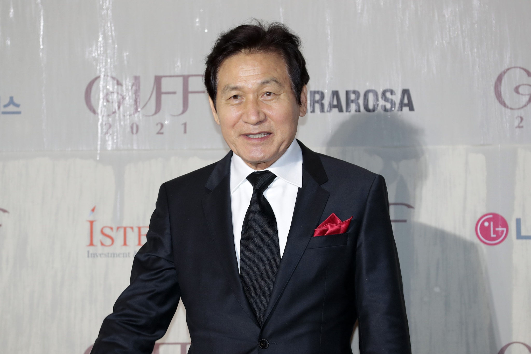 È morto l'attore Ahn Sung-ki, volto simbolo del cinema coreano: recitò in Silmido e La battaglia di Hansan