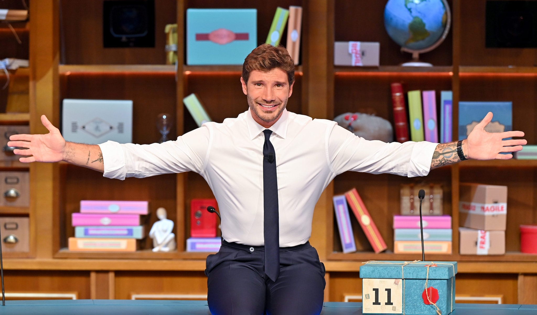 Gli ospiti di Stefano De Martino ad Affari Tuoi Speciale Lotteria: chi ci sarà nella puntata del 6 gennaio