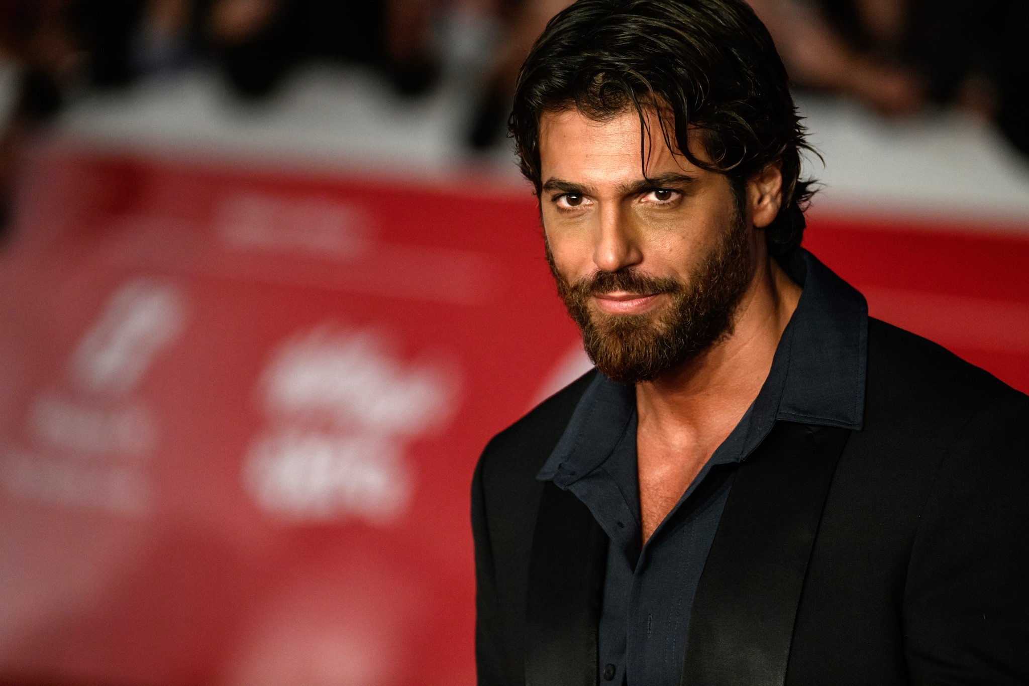 Il preparatore atletico di Can Yaman: "Droga? Impossibile. Non avrebbe retto gli allenamenti per Sandokan"