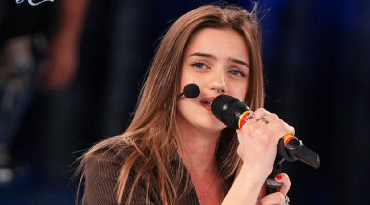 Amici 25, anticipazioni puntata dell'11 gennaio 2026: due allieve eliminate, un nuovo ingresso e gli ospiti