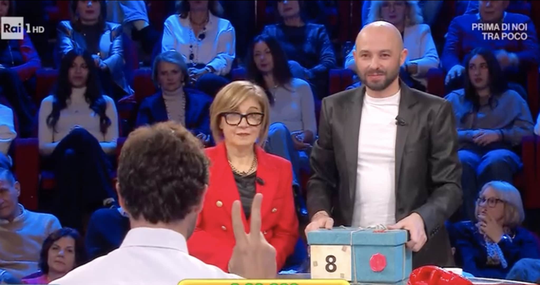 Ad Affari Tuoi Danilo sfiora la partita perfetta, poi evita il baratro e si salva con una scelta fondamentale