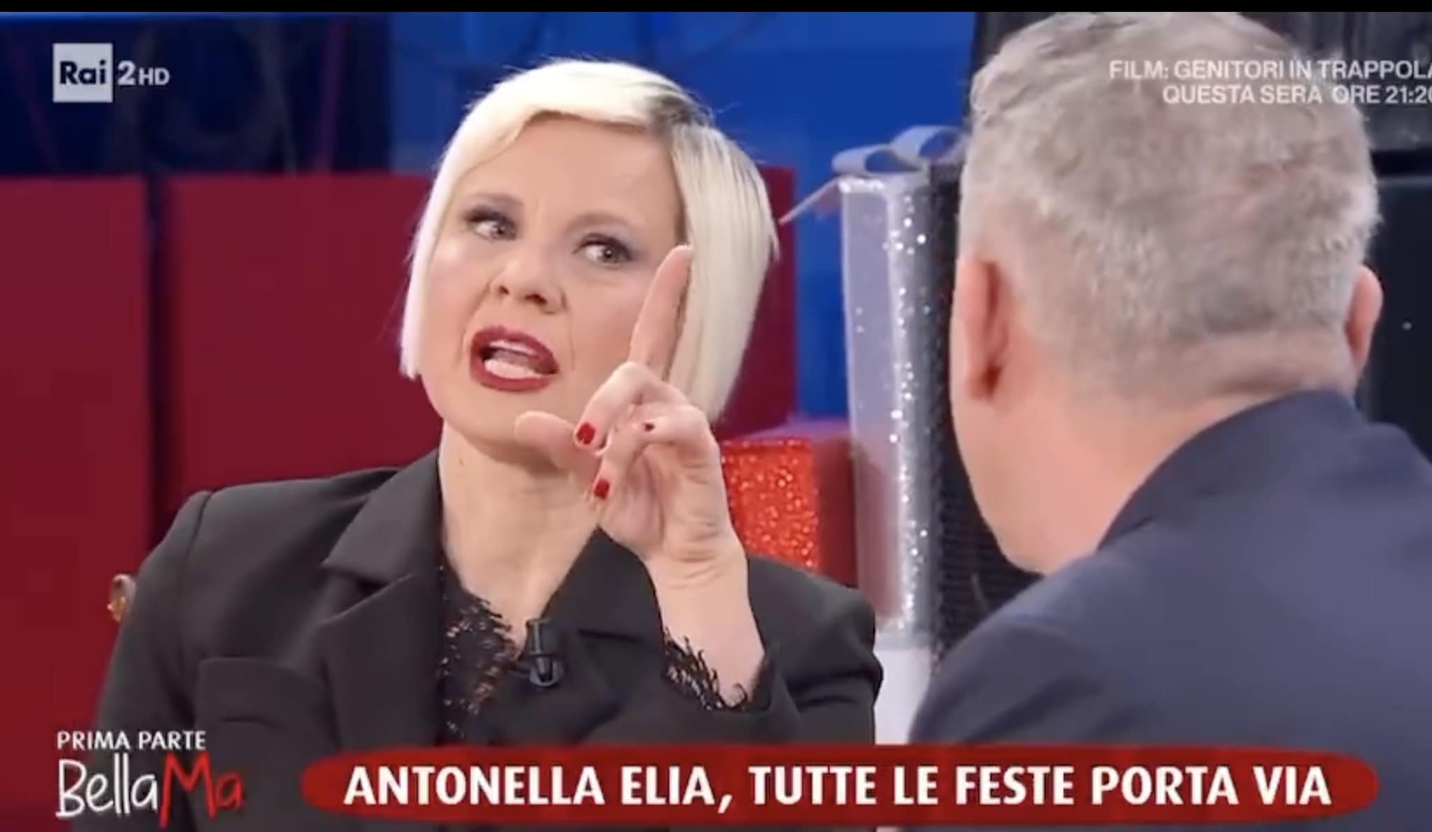 Imbarazzo a Bella Mà, Diaco la paragona a Valeria Marini e Antonella Elia non ci sta: "Lei ha una personalità di m***a"