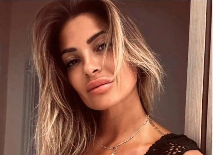 La madre di Greta Rossetti contro gli haters, cita la tragedia di Crans-Montana: "Dovevate bruciare vive voi"