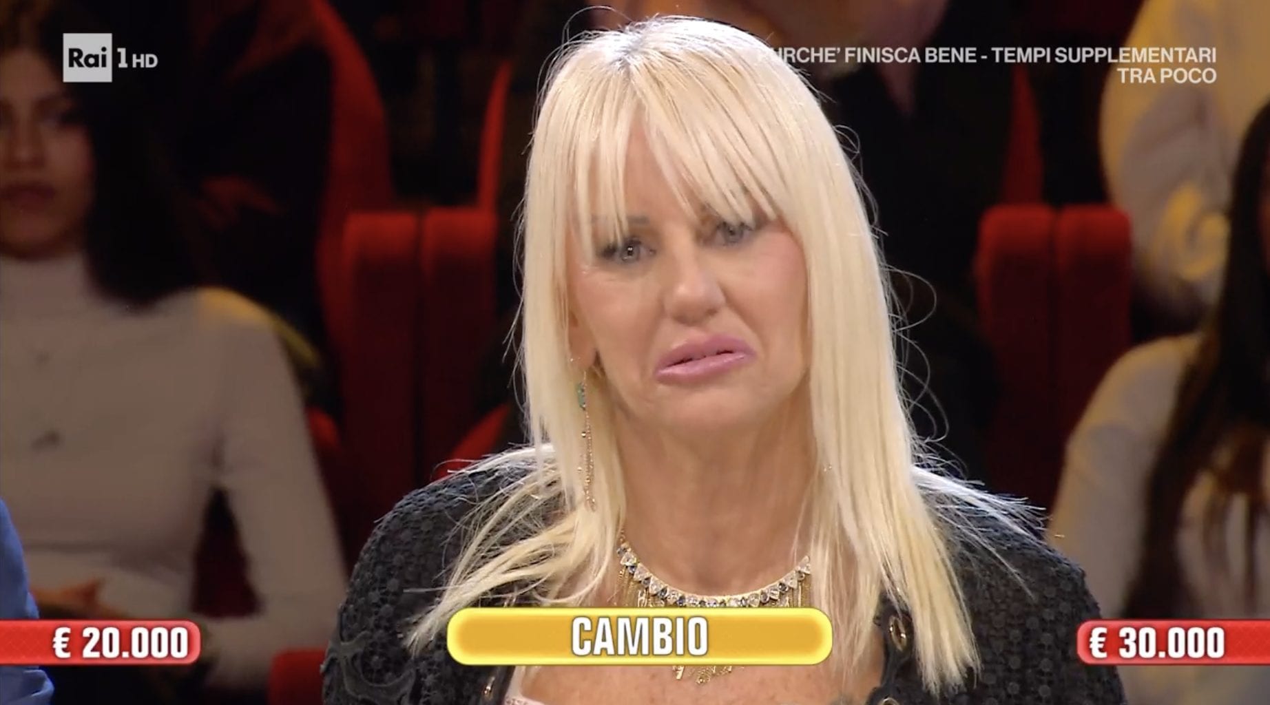 Ad Affari Tuoi, Donatella frega il Dottore: "Non voglio tirarla per le lunghe", poi cambia il pacco e vince