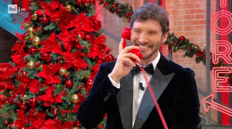 Affari Tuoi per l'Epifania si trasforma in STEP: la strategia di Stefano De Martino per battere La Ruota