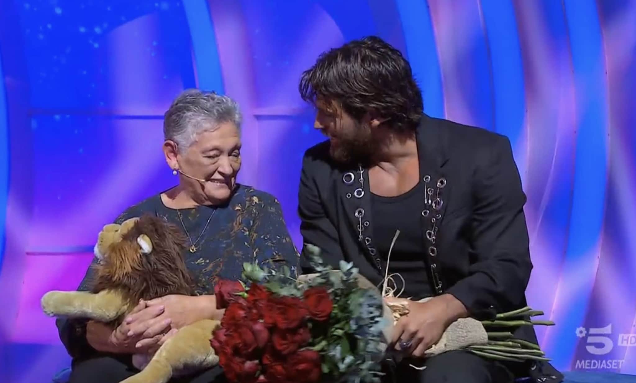 Can Yaman a C'è posta per te nella sera del fermo a Istanbul: la coincidenza che nessuno poteva immaginare