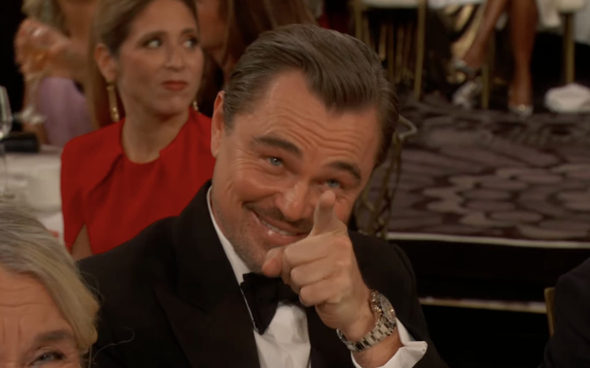 DiCaprio sorride al monologo di Nikki Glaser