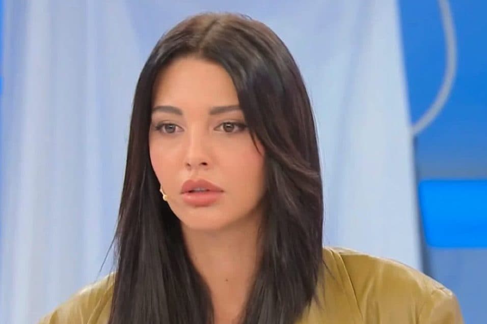 Uomini e Donne, anticipazioni 13 gennaio: Sara vuole continuare con Jakub ma lui non si presenta in studio