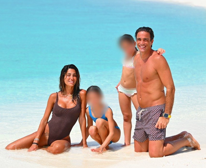 Federica Nargi con Alessandro Matri e le loro due bambine in vacanza