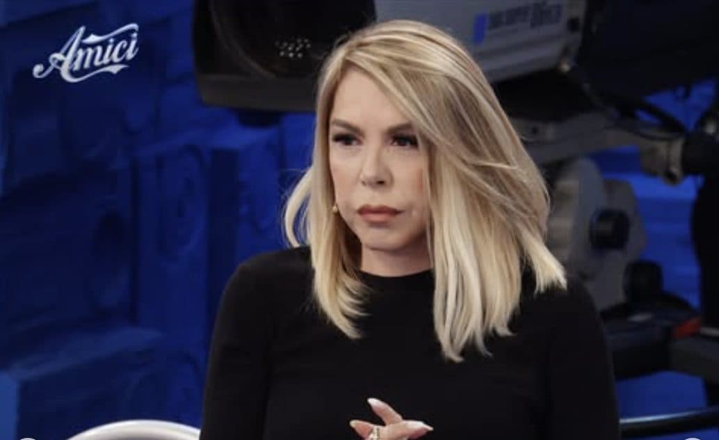 Anna Pettinelli presa di mira dopo l'eliminazione di Flavia ad Amici, risponde agli insulti: "Ce la metterò tutta"