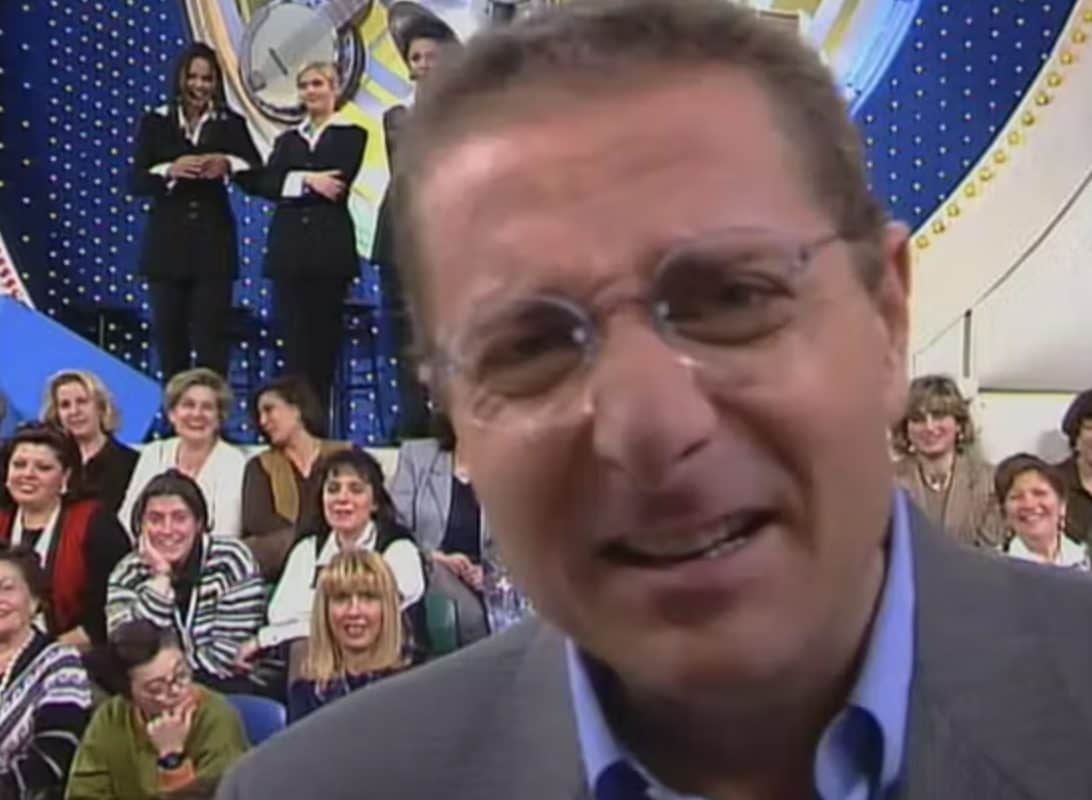 Paolo Bonolis in una celebre sequenza di Tira e Molla