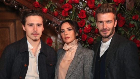Brooklyn Beckham chiude con i genitori Victoria e David: "Umiliato e controllato, mancano di rispetto a mia moglie"
