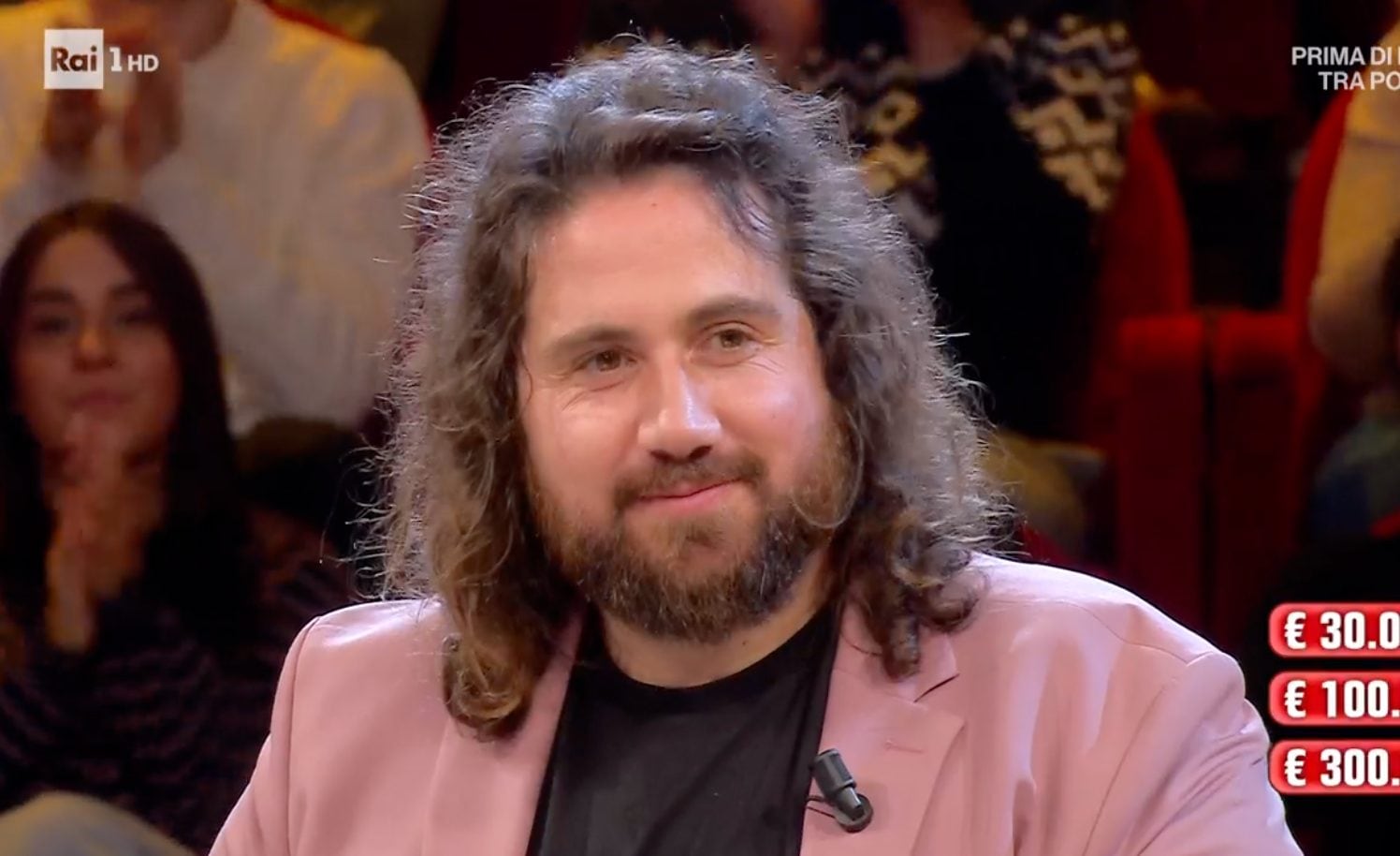 Luca con la fidanzata Federica ad Affari Tuoi: "Mi fido del destino", il gioco delle carte decide il suo finale