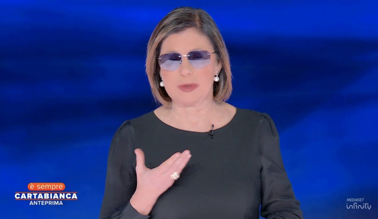 Bianca Berlinguer conduce ancora con gli occhiali da sole: "Presto tornerò a guardarvi negli occhi"