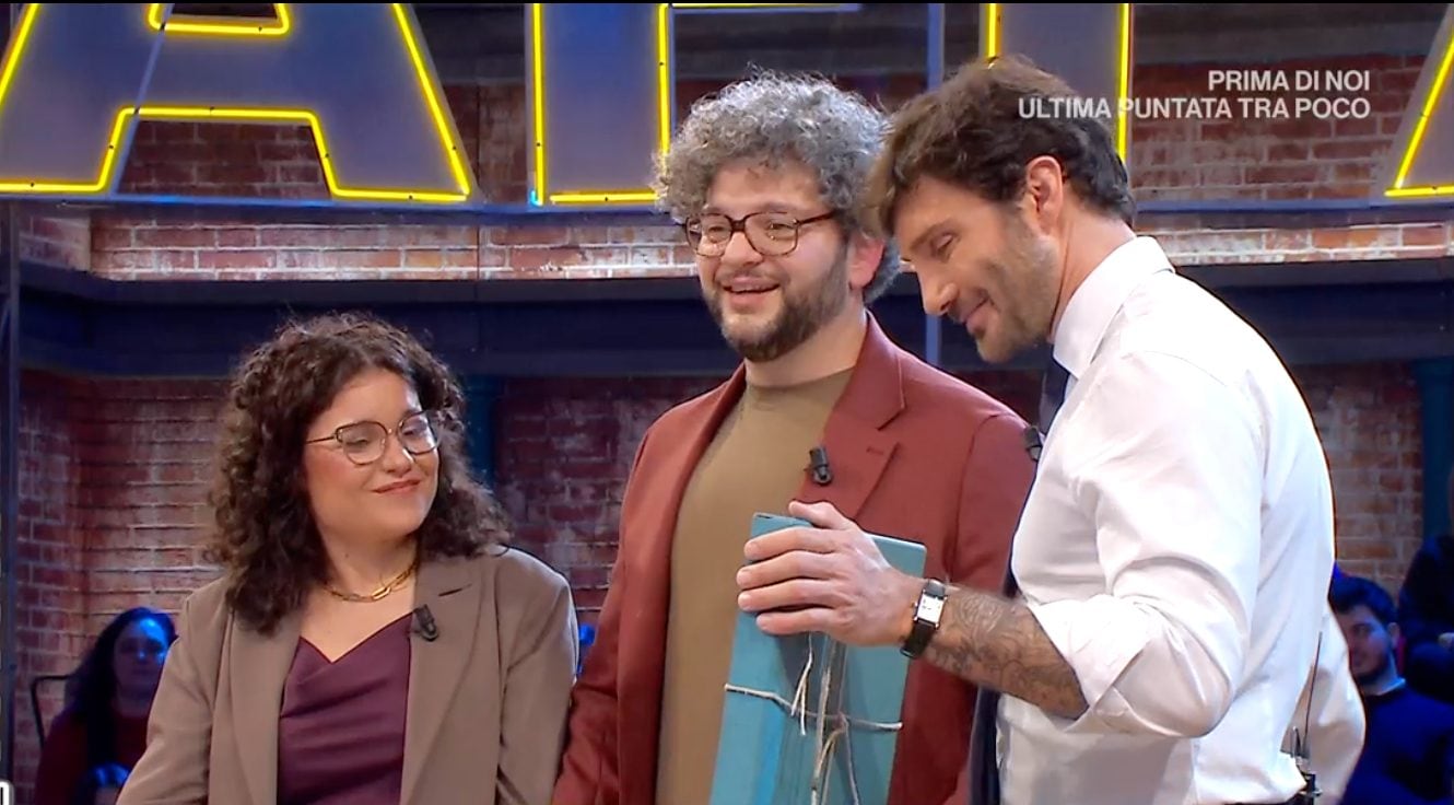 Affari Tuoi, Stefano De Martino ad Antonio: "Sei matto", il pacchista dell'Umbria cambia idea sul finale e vince