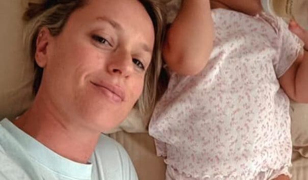 La figlia di Federica Pellegrini ancora in ospedale, la foto sui social: "Tutto il resto è rumore di fondo"