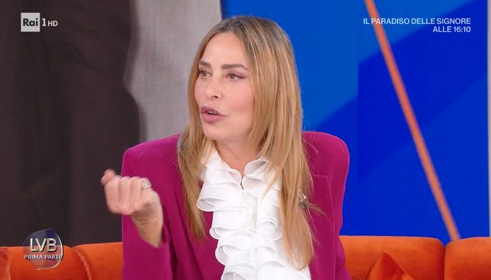 Stefania Orlando dopo il furto: "Ladri in casa per colpa di una foto sui social. Ora vivo di ansia"