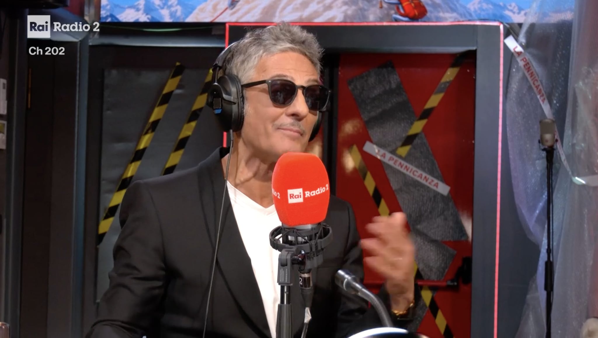 Fiorello commenta il caso Corona-Mediaset: "Siamo solo spettatori ed è meraviglioso"