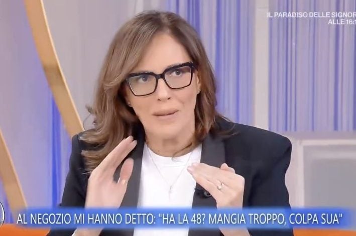 Fabiana Sera vittima di body shaming: "Cerca una 48? Non la abbiamo. Se le piace mangiare, non è colpa nostra"