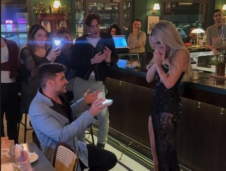Elena Morali si sposa, la romantica proposta di nozze di Luigi Mario Favoloso al compleanno