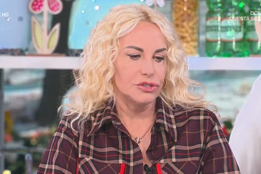 Antonella Clerici in diretta a È Sempre Mezzogiorno: "Fatico a respirare, ho un problema al diaframma da tempo"