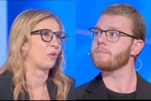 A C'è Posta per te Alessandro rifiuta l'incontro con sua madre: "Non provo niente per lei, ora ho un'altra mamma"