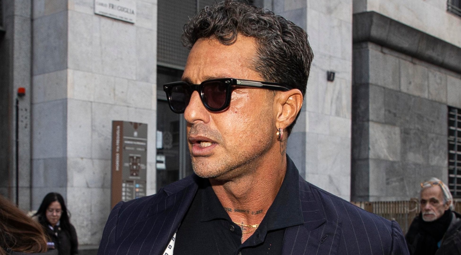 Fabrizio Corona dopo il blocco dei video su Signorini: “Non mi fermo. Se oggi zittiscono me, domani zittiscono voi”