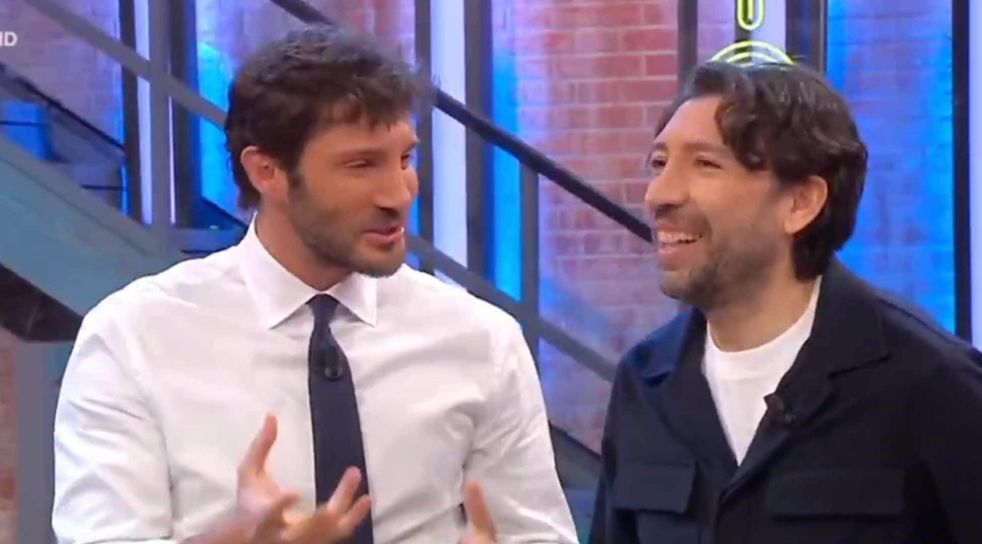 Stefano De Martino saluta il suo hater Giorgio ad Affari Tuoi: “Mi scrive sempre, scusa se faccio così schifo”