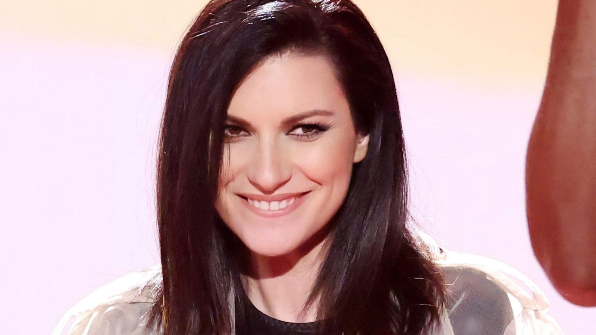 Laura Pausini a Sanremo 2026: "Non è stato facile restare in silenzio, non lo sapeva neanche la mia famiglia"