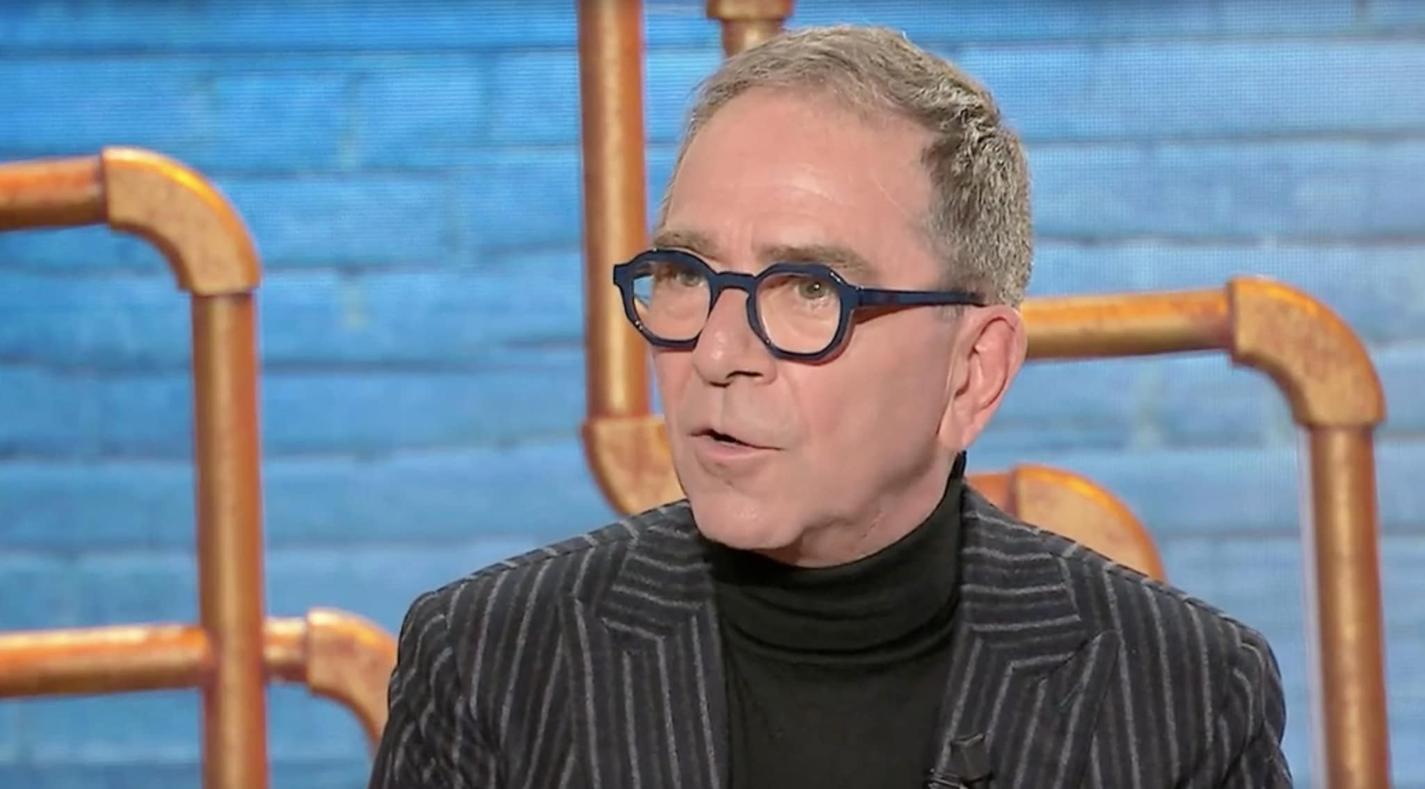 Pino Strabioli: "Da bambino accompagnai mio padre da un'altra donna, lo aspettai un'ora fuori casa"