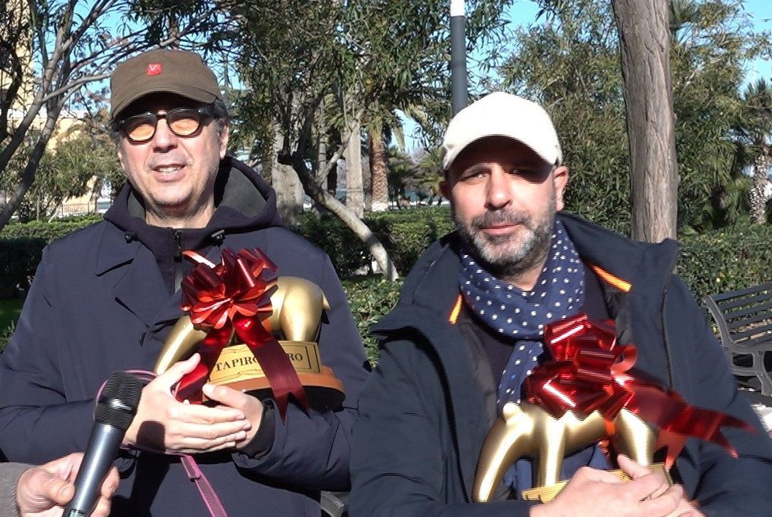 Striscia La Notizia, Valerio Staffelli consegna il Tapiro d'Oro a Checco Zalone e Gennaro Nunziante
