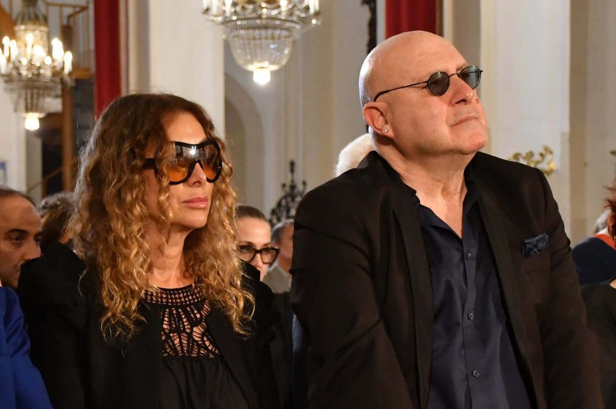 L'omaggio a Pippo Baudo a Sanremo: il saluto ai figli e a Dina Minna, suo "braccio destro fondamentale"