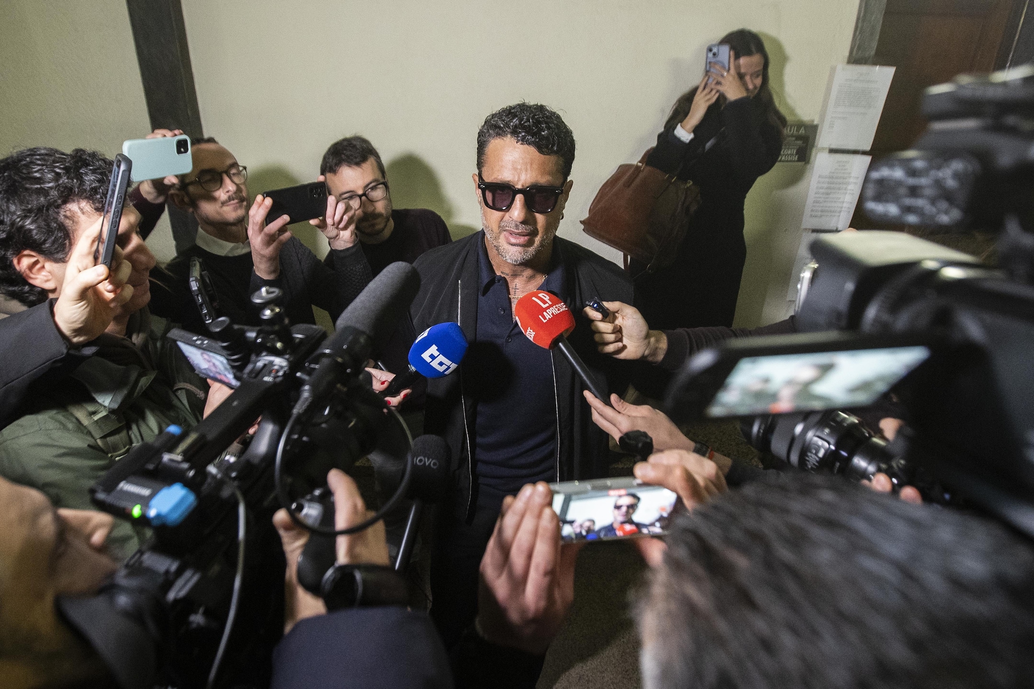 I 160 milioni che Mediaset ha chiesto a Corona non sono casuali: la spiegazione degli avvocati su come funziona il risarcimento