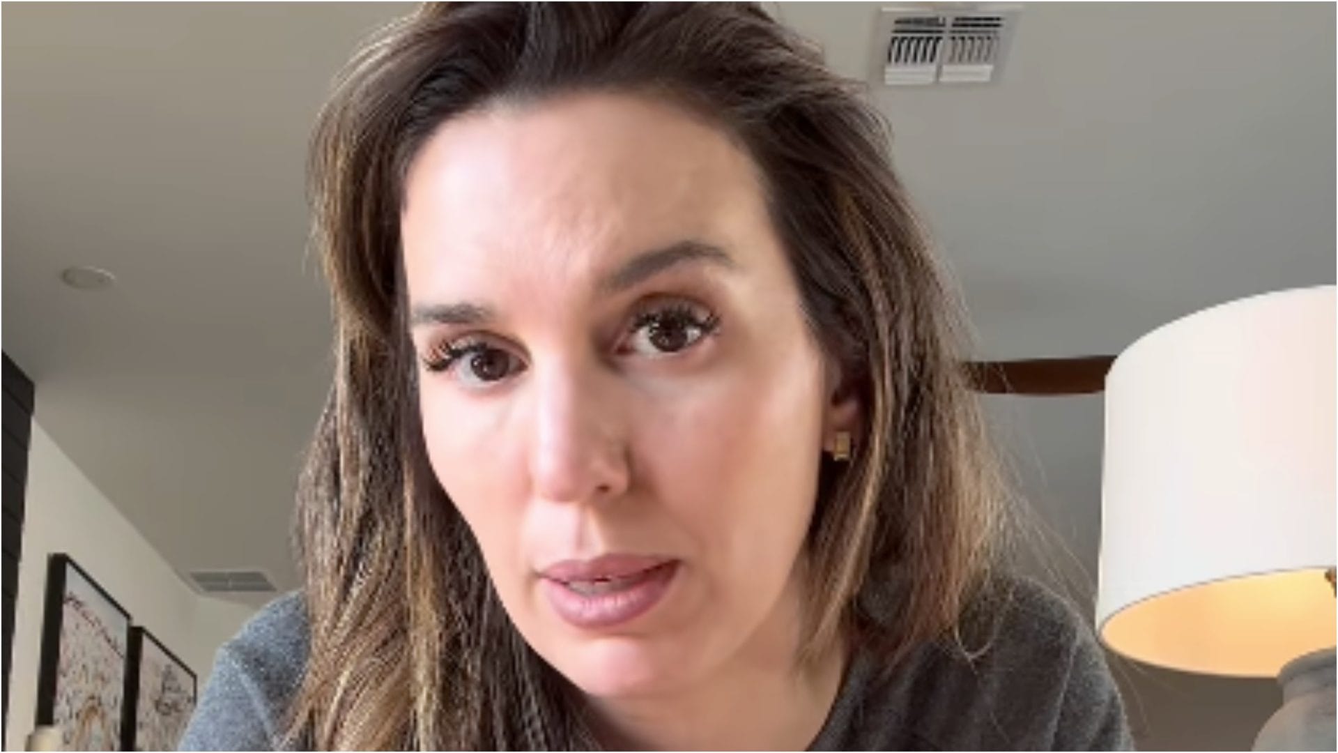 L'attrice Christy Romano in lacrime: "Positiva allo screening per il cancro. Ho due figlie piccole e ho paura"