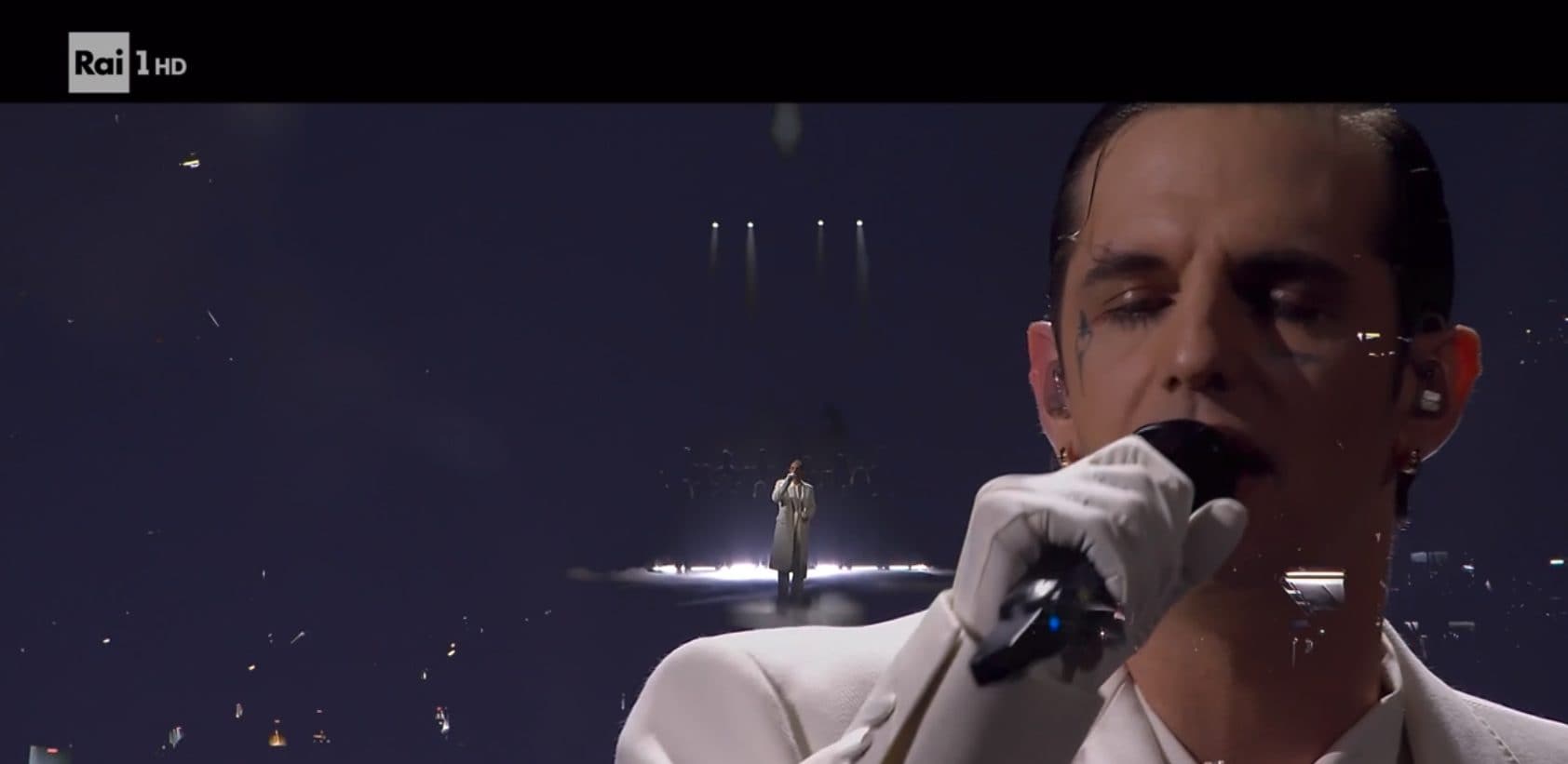 Sanremo 2026 in diretta la seconda serata: scaletta e orari di cantanti e ospiti, aperto il televoto